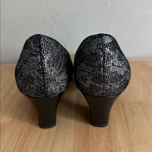 Easy Street Ballari Womens Round Stiletto Heel Pumps